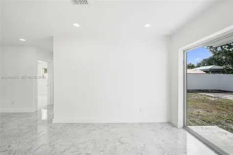 6442 Oak Street Hollywood FL 33024