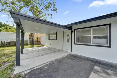 6442 Oak Street Hollywood FL 33024