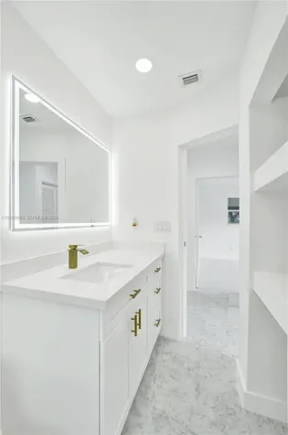 6442 Oak Street Hollywood FL 33024