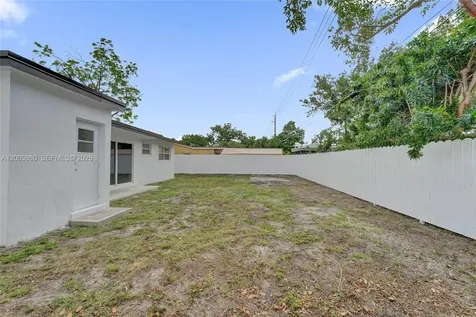 6442 Oak Street Hollywood FL 33024