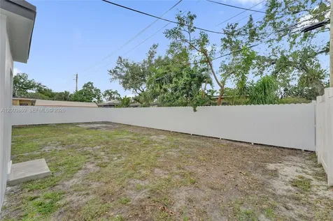 6442 Oak Street Hollywood FL 33024