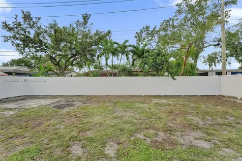 6442 Oak Street Hollywood FL 33024