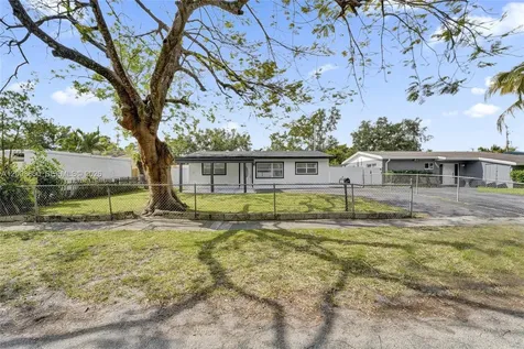 6442 Oak Street Hollywood FL 33024