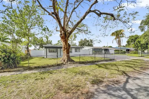 6442 Oak Street Hollywood FL 33024