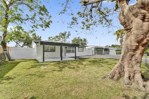 6442 Oak Street Hollywood FL 33024