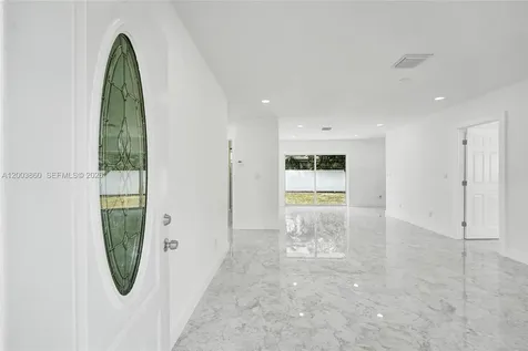 6442 Oak Street Hollywood FL 33024