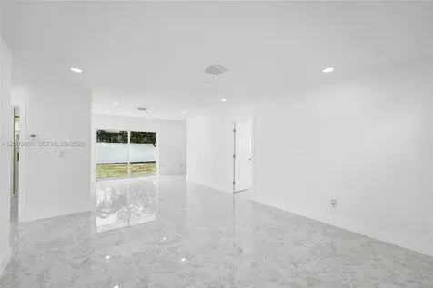 6442 Oak Street Hollywood FL 33024