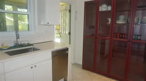 853 NE 37th Street Oakland Park FL 33334