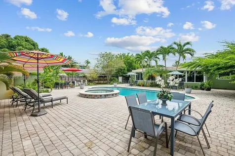 853 NE 37th Street Oakland Park FL 33334