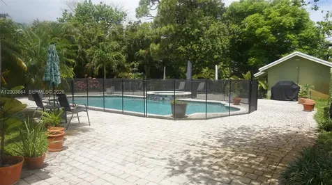 853 NE 37th Street Oakland Park FL 33334