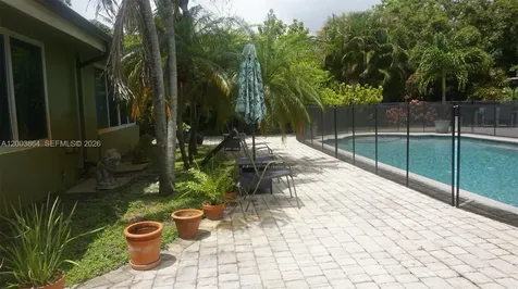 853 NE 37th Street Oakland Park FL 33334