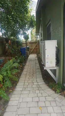 853 NE 37th Street Oakland Park FL 33334