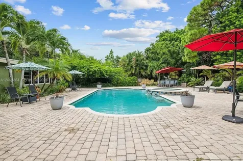 853 NE 37th Street Oakland Park FL 33334