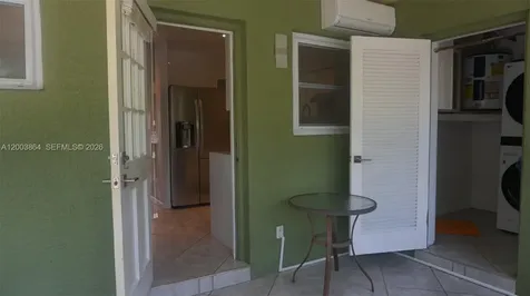 853 NE 37th Street Oakland Park FL 33334