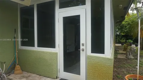 853 NE 37th Street Oakland Park FL 33334
