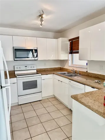 2206 NW 170th Avenue Pembroke Pines FL 33028