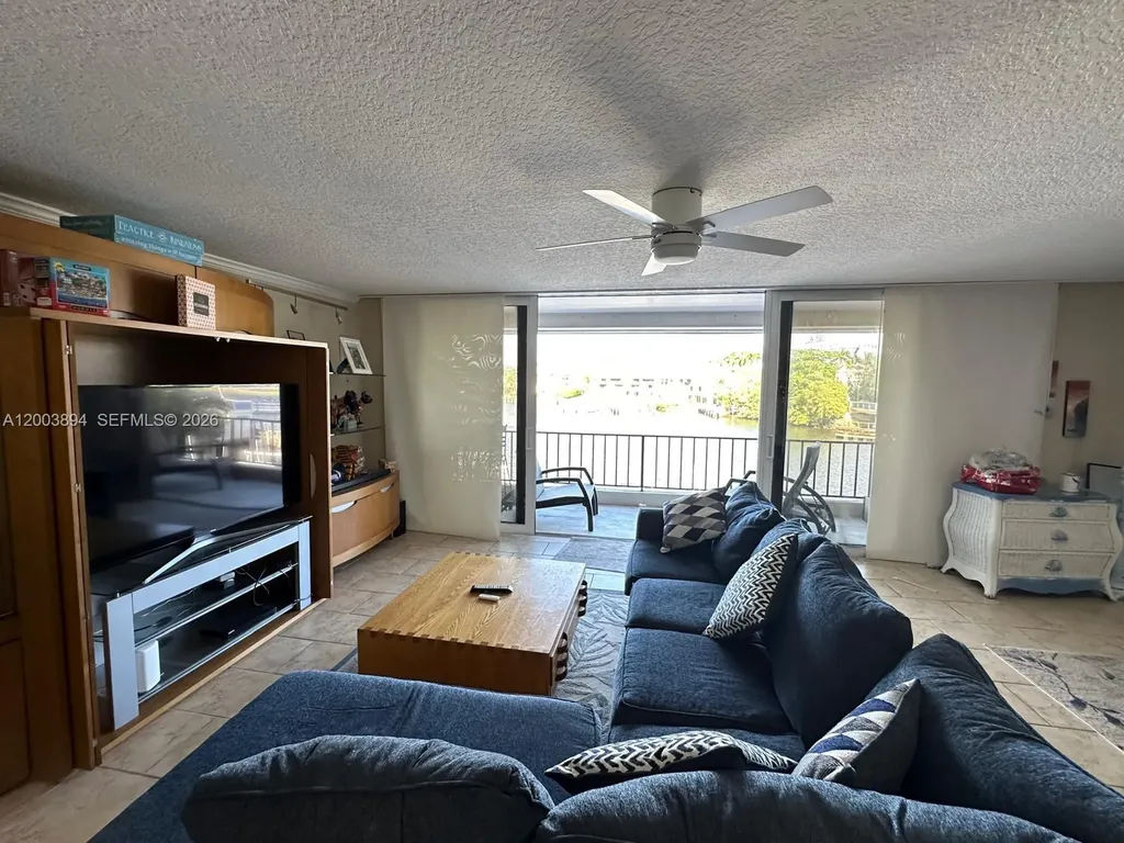 801 Palm Trail Delray Beach FL 33483