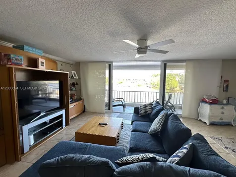 801 Palm Trail Delray Beach FL 33483