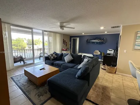 801 Palm Trail Delray Beach FL 33483