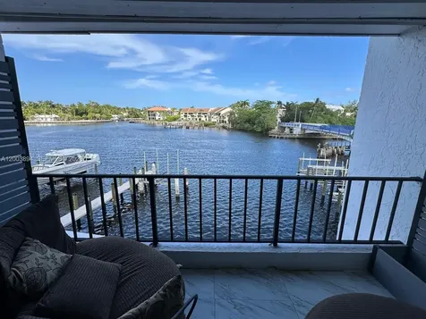 801 Palm Trail Delray Beach FL 33483