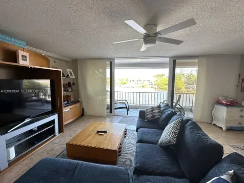 801 Palm Trail Delray Beach FL 33483