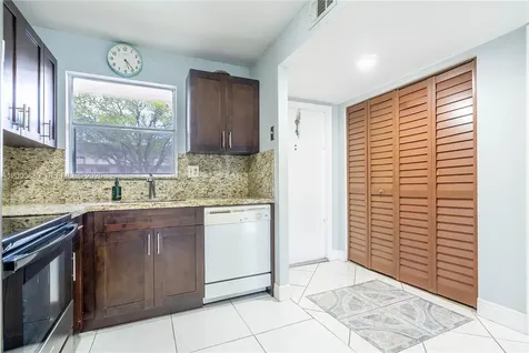 2811 N Pine Island Road Sunrise FL 33322