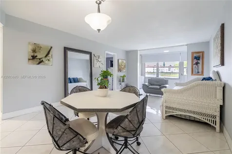 2811 N Pine Island Road Sunrise FL 33322