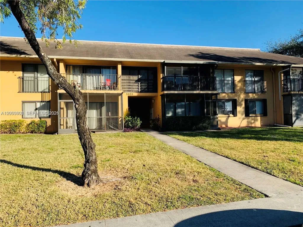 5855 Washington Street Hollywood FL 33023