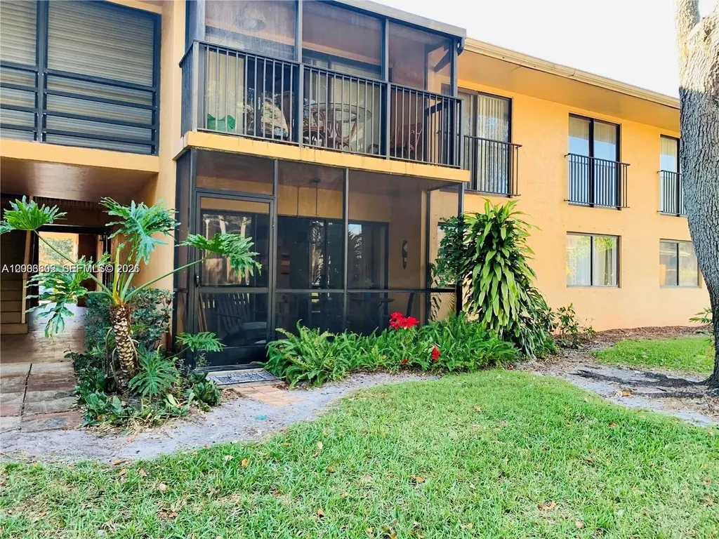 5855 Washington Street Hollywood FL 33023
