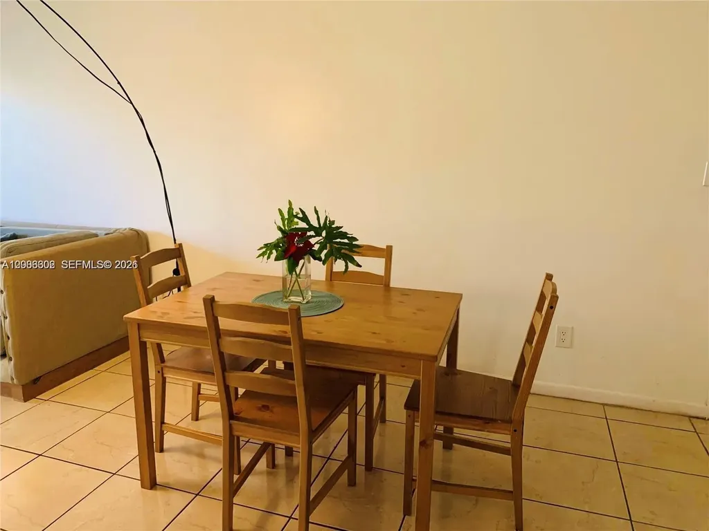 5855 Washington Street Hollywood FL 33023