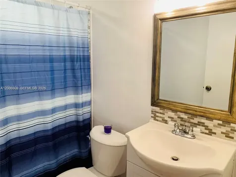 5855 Washington Street Hollywood FL 33023