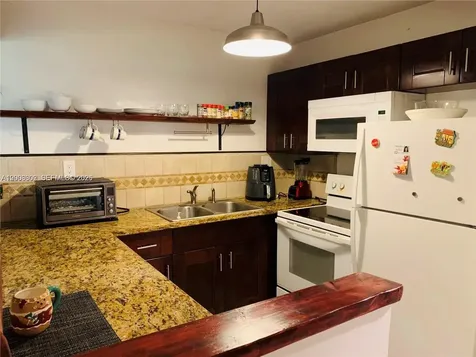 5855 Washington Street Hollywood FL 33023
