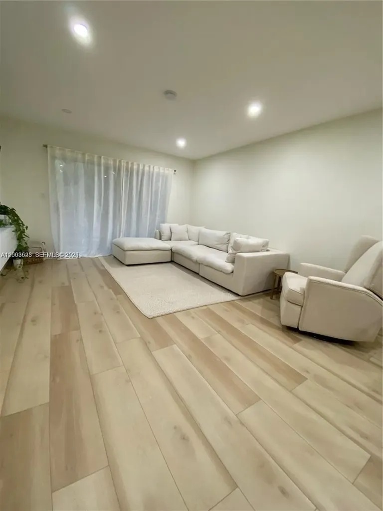 1200 Tallwood Avenue Hollywood FL 33021