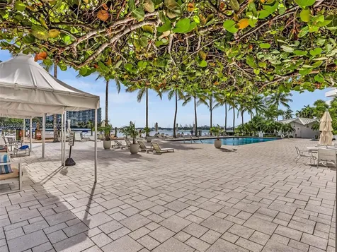 20 Island Avenue Miami Beach FL 33139