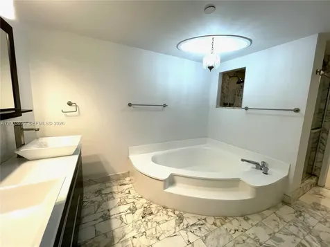 2000 Towerside Terrace Miami FL 33138