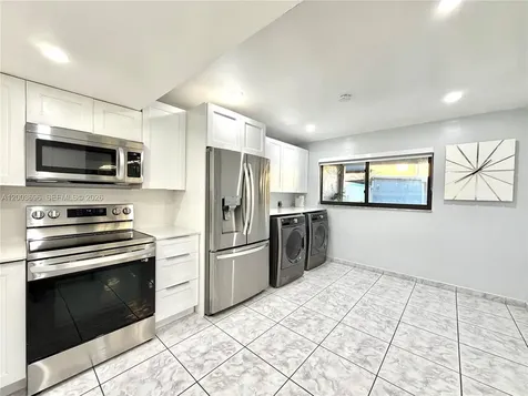 8155 W 9th Court Hialeah FL 33014