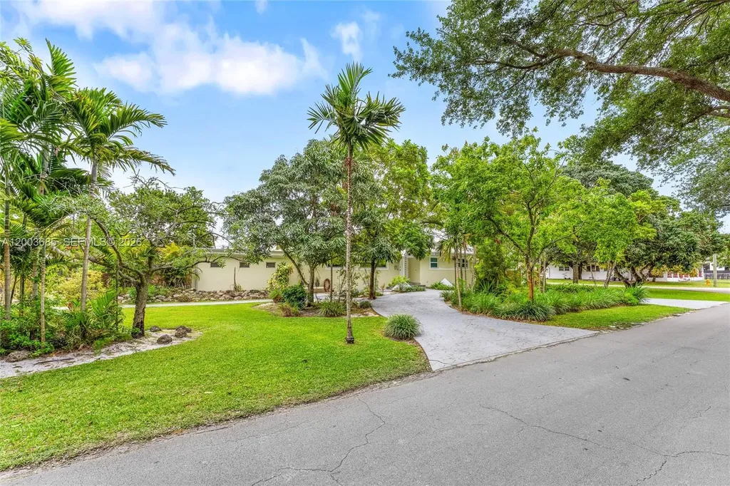 501 Lawn Way Miami Springs FL 33166