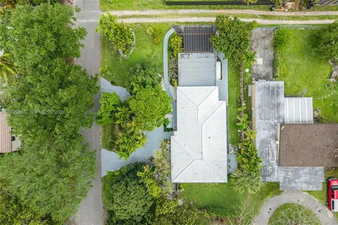 501 Lawn Way Miami Springs FL 33166