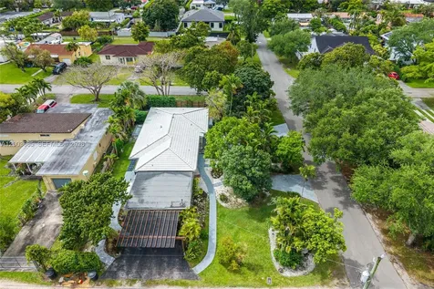 501 Lawn Way Miami Springs FL 33166