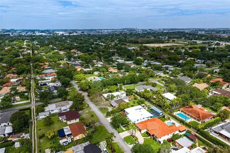 501 Lawn Way Miami Springs FL 33166