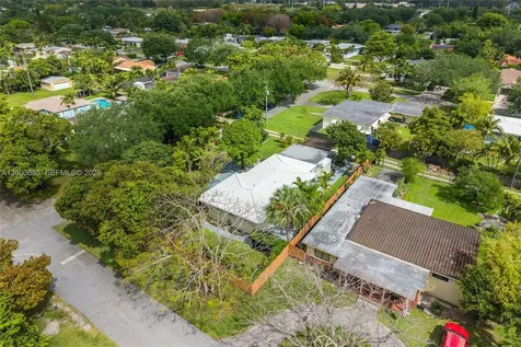 501 Lawn Way Miami Springs FL 33166