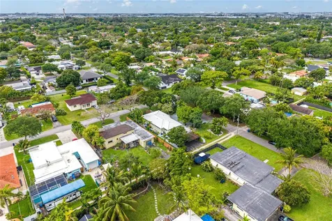 501 Lawn Way Miami Springs FL 33166