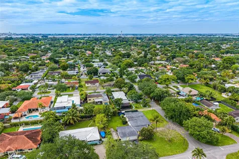 501 Lawn Way Miami Springs FL 33166