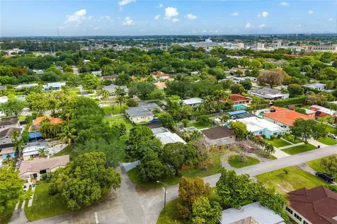 501 Lawn Way Miami Springs FL 33166