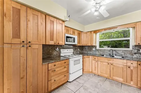 501 Lawn Way Miami Springs FL 33166