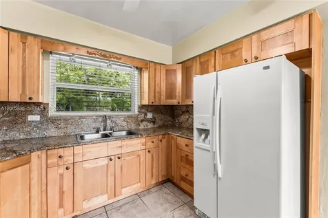 501 Lawn Way Miami Springs FL 33166