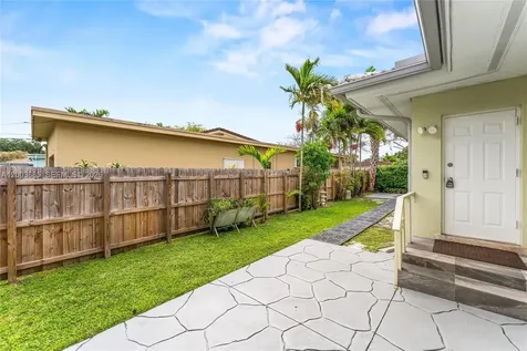 501 Lawn Way Miami Springs FL 33166