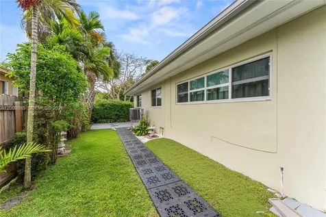 501 Lawn Way Miami Springs FL 33166