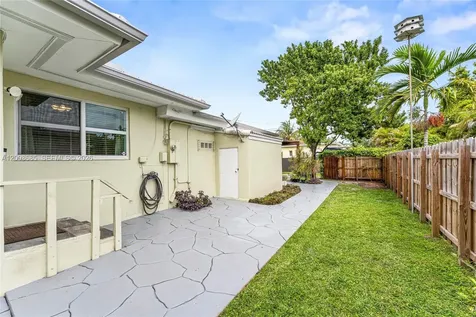 501 Lawn Way Miami Springs FL 33166