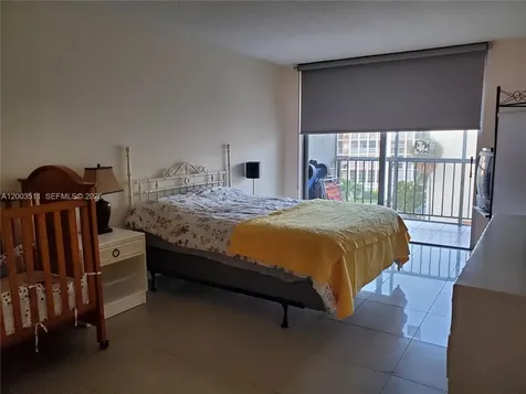 Hallandale Beach FL 33009